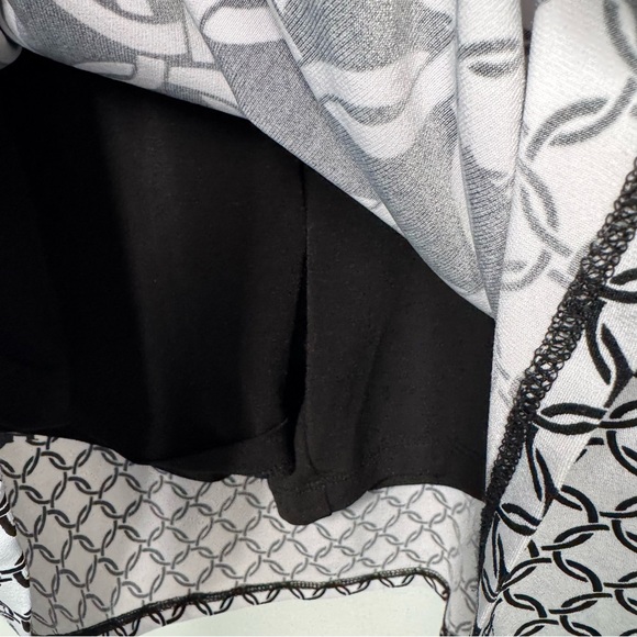 ❤️3/$30 Susan Graver Black White Geometric Chain Link Print Skort - Size M - Picture 3 of 8